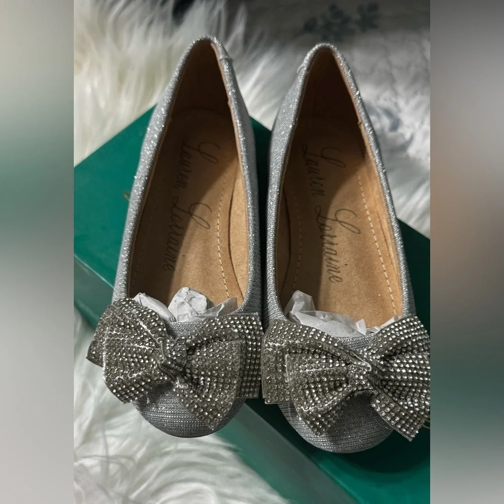 Lauren Lorraine Sparkling Silver Girls Flats with Bow Size 9.5 Holiday Shoes,NIB